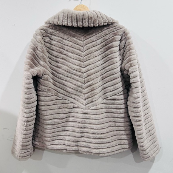Bernardo Ribbed Faux Fur Jacket Size Small NWT - Picture 4 of 10